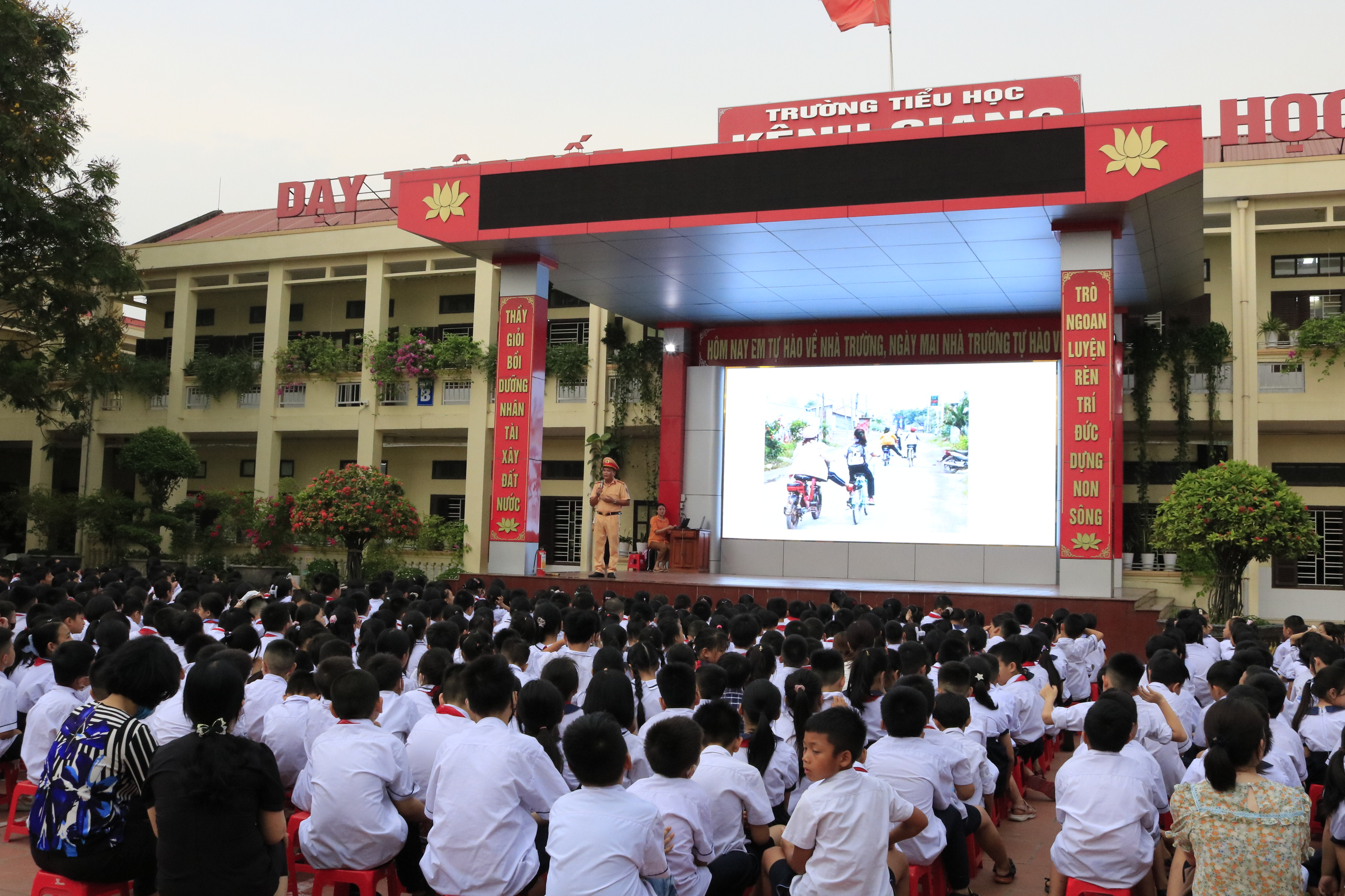 Công an huyện Thủy Nguyên: Nỗ lực kéo giảm 2 tiêu chí về tai nạn giao thông trong 9 tháng đầu năm 2024
